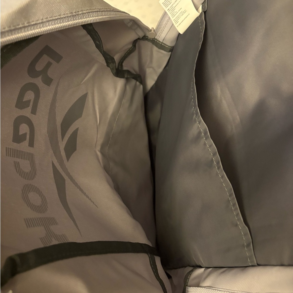 NEW Reebok Logo Backpack - Picture 4 of 4